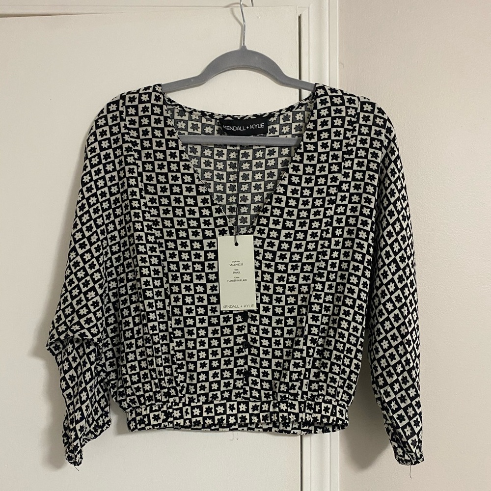 Kendall and Kylie Black and White Flower in Plaid V Neck Blouse- size Small
